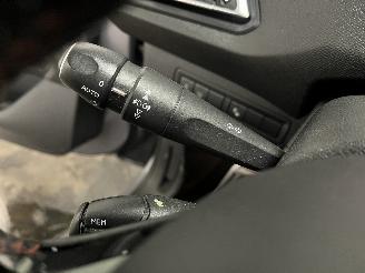Peugeot 308 308 SW (L4/L9/LC/LJ/LR) Combi 5-drs 1.2 12V e-THP PureTech 130 (EB2DTS=
(HNY)) [96kW]  (03-2014/06-2021) picture 15