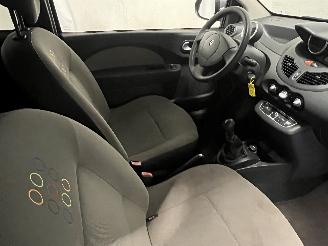 Renault Twingo Twingo II (CN) Hatchback 3-drs 1.2 16V (D4F-770) [55kW]  (03-2007/09-2=
014) picture 8
