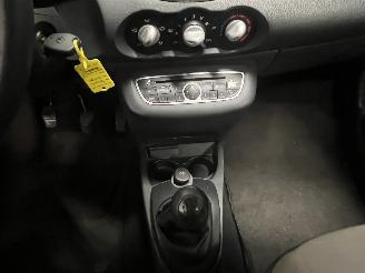 Renault Twingo Twingo II (CN) Hatchback 3-drs 1.2 16V (D4F-770) [55kW]  (03-2007/09-2=
014) picture 14