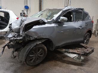 Salvage car Hyundai Ix35 iX35 (LM) SUV 1.6 GDI 16V (G4FD(Euro 4)) [99kW]  (11-2010/09-2015) 2015/6