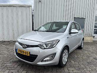 uszkodzony samochody osobowe Hyundai I-20 i20 Hatchback 1.2i 16V (G4LA) [63kW]  (03-2012/12-2015) 2013/7