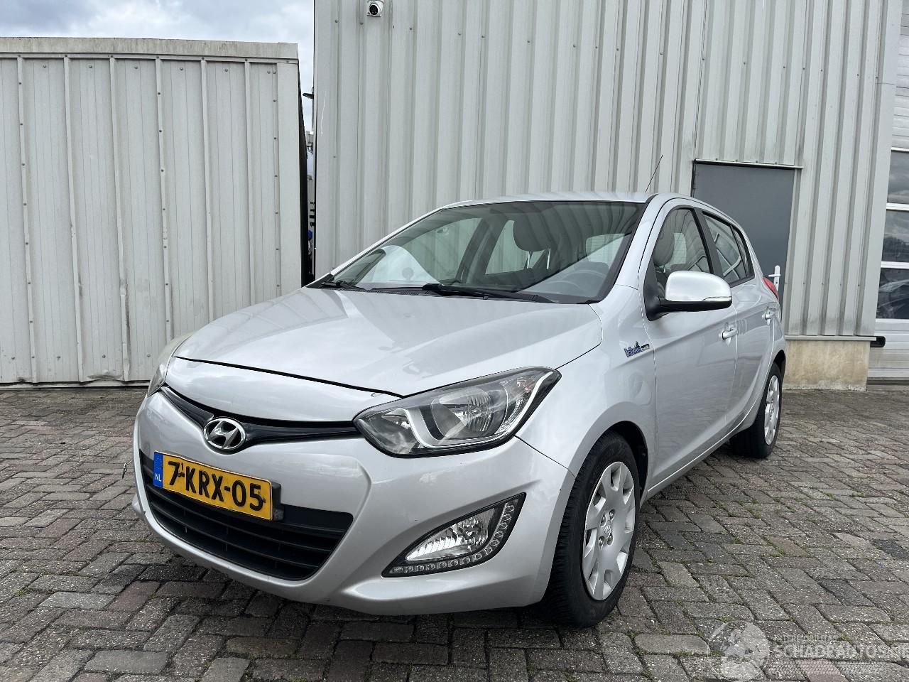 Hyundai I-20 i20 Hatchback 1.2i 16V (G4LA) [63kW]  (03-2012/12-2015)