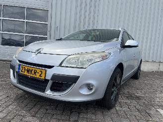 krockskadad bil auto Renault Mégane Megane III Grandtour (KZ) Combi 5-drs 1.6 16V (K4M-848(K4M-P8)) [74kW]=
  (05-2009/02-2016) 2010/10