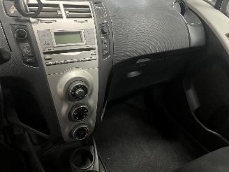 Toyota Yaris Yaris II (P9) Hatchback 1.0 12V VVT-i (1KR-FE) [51kW]  (08-2005/12-201=
1) picture 22
