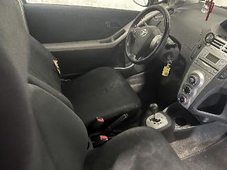 Toyota Yaris Yaris II (P9) Hatchback 1.0 12V VVT-i (1KR-FE) [51kW]  (08-2005/12-201=
1) picture 16