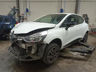 Vrakbiler auto Renault Clio Clio IV (5R) Hatchback 5-drs 0.9 Energy TCE 90 12V (H4B-400(H4B-A4)) [=
66kW]  (11-2012/08-2021) 2014/7