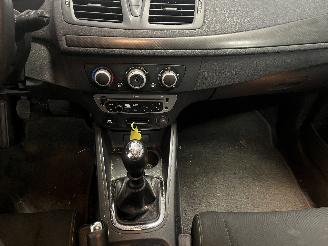 Renault Mégane Megane III Grandtour (KZ) Combi 5-drs 1.5 dCi 110 (K9K-636(K9K-A6)) [8=
1kW]  (02-2009/04-2016) picture 16