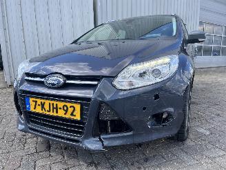 skadebil auto Ford Focus Focus 3 Wagon Combi 1.6 TDCi ECOnetic (NGDB) [77kW]  (05-2012/05-2018)= 2013/5