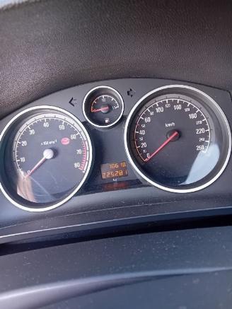 Opel Zafira Zafira (M75) MPV 1.6 16V (Z16XER(Euro 4)) [85kW]  (01-2008/04-2015) picture 2