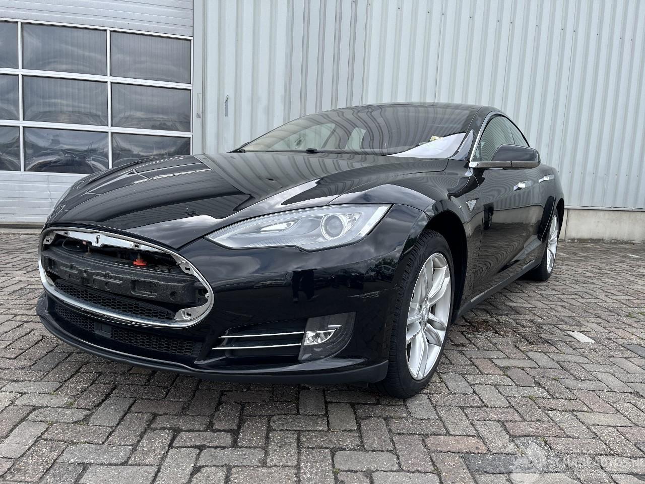 Tesla Model S Model S Liftback 85 (L1S) [270kW]  (09-2012/02-2016)