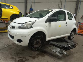 Vrakbiler auto Toyota Aygo Aygo (B10) Hatchback 1.0 12V VVT-i (1KR-FE) [50kW]  (07-2005/05-2014) 2011/1