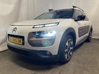 krockskadad bil auto Citroën C4 C4 Cactus (0B/0P) Hatchback 5-drs 1.2 PureTech 82 12V (EB2F(HMZ)) [60k=
W]  (09-2014/...) 2015/1
