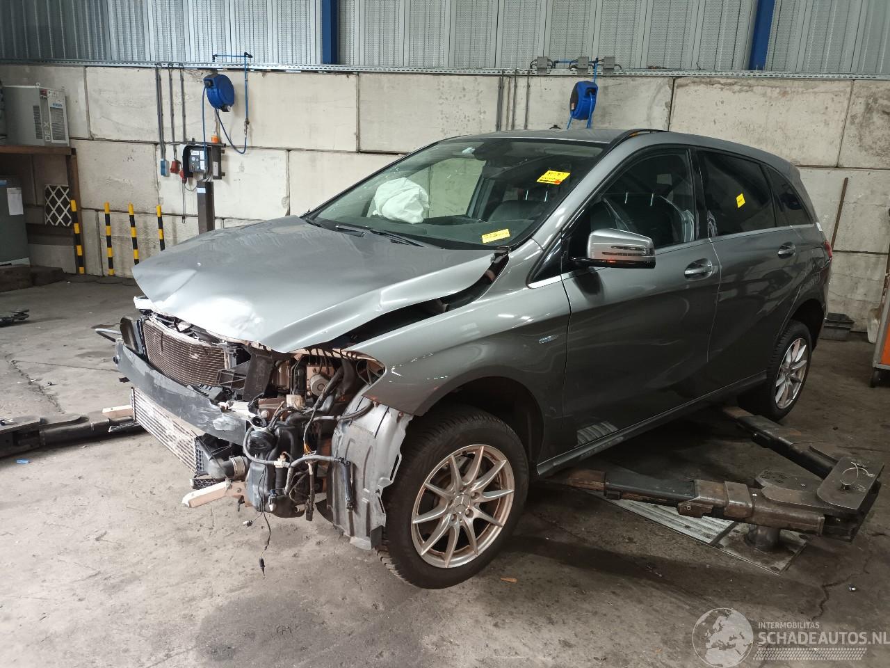 Mercedes B-klasse B (W246/W242) Hatchback 1.6 B-180 BlueEFFICIENCY Turbo 16V (M270.910) =
[90kW]  (11-2011/12-2018)