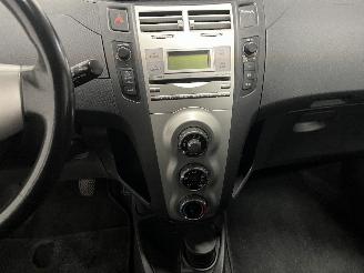 Toyota Yaris Yaris II (P9) Hatchback 1.3 16V VVT-i (2SZFE) [64kW]  (08-2005/11-2010=
) picture 20