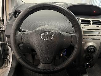Toyota Yaris Yaris II (P9) Hatchback 1.0 12V VVT-i (1KR-FE) [51kW]  (08-2005/12-201=
1) picture 18