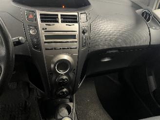 Toyota Yaris Yaris II (P9) Hatchback 1.33 16V Dual VVT-I (1NRFE) [74kW]  (11-2008/1=
2-2011) picture 24