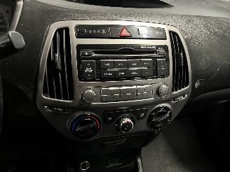 Hyundai I-20 i20 Hatchback 1.2i 16V (G4LA) [63kW]  (03-2012/12-2015) picture 16