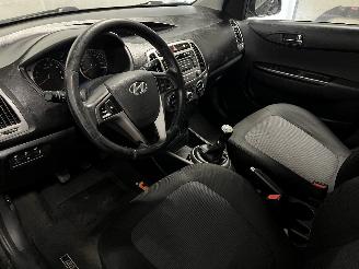Hyundai I-20 i20 Hatchback 1.2i 16V (G4LA) [63kW]  (03-2012/12-2015) picture 13