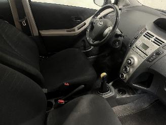 Toyota Yaris Yaris II (P9) Hatchback 1.3 16V VVT-i (2SZFE) [64kW]  (08-2005/11-2010=
) picture 12