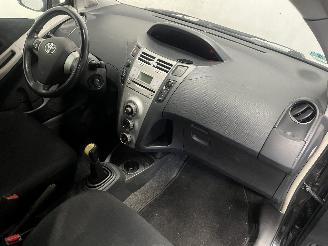 Toyota Yaris Yaris II (P9) Hatchback 1.3 16V VVT-i (2SZFE) [64kW]  (08-2005/11-2010=
) picture 11