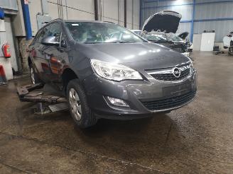Opel Astra Astra J Sports Tourer (PD8/PE8/PF8) Combi 1.7 CDTi 16V (A17DTR(Euro 5)=
) [81kW]  (10-2010/10-2015) picture 2