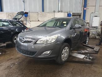 Vrakbiler auto Opel Astra Astra J Sports Tourer (PD8/PE8/PF8) Combi 1.7 CDTi 16V (A17DTR(Euro 5)=
) [81kW]  (10-2010/10-2015) 2011/6
