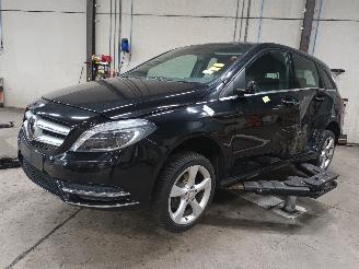 Dezmembrări autoturisme Mercedes B-klasse B (W246/W242) Hatchback 1.6 B-180 BlueEFFICIENCY Turbo 16V (M270.910) =
[90kW]  (11-2011/12-2018) 2014/2