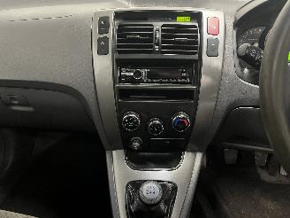 Hyundai Tucson Tucson (JM) SUV 2.0 16V CVVT 4x2 (G4GC) [104kW]  (08-2004/12-2010) picture 16