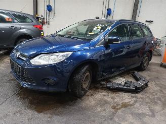 Vrakbiler auto Ford Focus Focus 3 Wagon Combi 1.0 Ti-VCT EcoBoost 12V 100 (M2DA(Euro 5)) [74kW] =
 (02-2012/05-2018) 2013/5