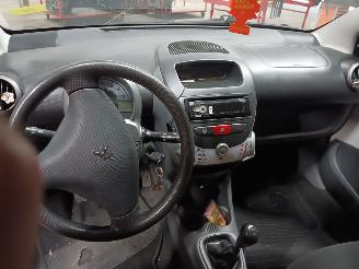 Peugeot 107 107 Hatchback 1.0 12V (384F(1KR)) [50kW]  (06-2005/05-2014) picture 5
