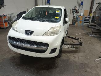 Vrakbiler auto Peugeot 107 107 Hatchback 1.0 12V (384F(1KR)) [50kW]  (06-2005/05-2014) 2009/4