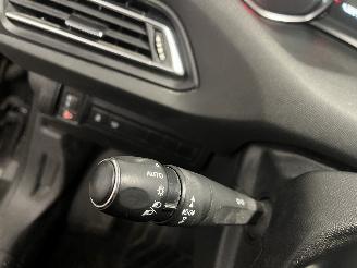 Peugeot 308 308 (L3/L8/LB/LH/LP) Hatchback 5-drs 1.6 BlueHDi 120 (DV6FC(BHZ)) [88k=
W]  (11-2013/06-2021) picture 19