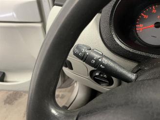 Renault Kangoo Kangoo (KC) MPV 1.6 16V (K4M-752) [70kW]  (06-2001/01-2008) picture 18