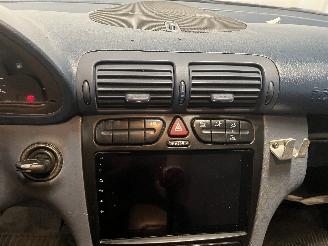 Mercedes C-klasse C (W203) Sedan 2.6 C-240 V6 18V (M112.912) [125kW]  (05-2000/02-2007) picture 15
