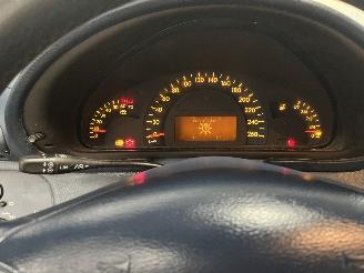Mercedes C-klasse C (W203) Sedan 2.6 C-240 V6 18V (M112.912) [125kW]  (05-2000/02-2007) picture 16