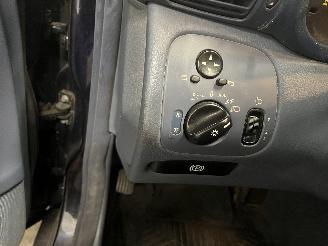 Mercedes C-klasse C (W203) Sedan 2.6 C-240 V6 18V (M112.912) [125kW]  (05-2000/02-2007) picture 18