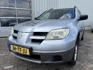 krockskadad bil auto Mitsubishi Outlander Outlander (CU) SUV 2.0 16V 4x2 (4G63(16V)) [100kW]  (05-2003/10-2006) 2007/1