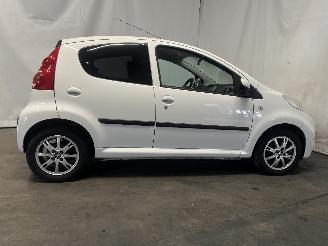 Peugeot 107 107 Hatchback 1.0 12V (384F(1KR)) [50kW]  (06-2005/05-2014) picture 7