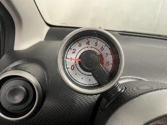 Peugeot 107 107 Hatchback 1.0 12V (384F(1KR)) [50kW]  (06-2005/05-2014) picture 17