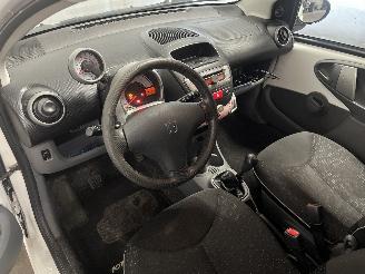 Peugeot 107 107 Hatchback 1.0 12V (384F(1KR)) [50kW]  (06-2005/05-2014) picture 13