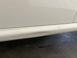 Peugeot 107 107 Hatchback 1.0 12V (384F(1KR)) [50kW]  (06-2005/05-2014) picture 9