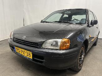 Vaurioauto  passenger cars Toyota Yaris Yaris (P1) Hatchback 1.3 16V VVT-i (2SZFE) [63kW]  (08-1999/11-2005) 2002/8