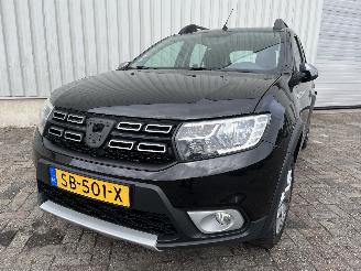 Vaurioauto  passenger cars Dacia Sandero Sandero II Hatchback 0.9 TCE 12V LPG (H4B-410) [66kW]  (09-2015/...) 2018/3