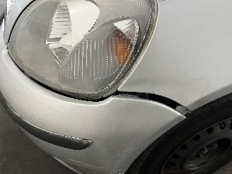 Toyota Yaris Yaris (P1) Hatchback 1.3 16V VVT-i (2NZFE) [63kW]  (08-1999/11-2005) picture 9