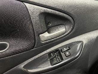 Toyota Yaris Yaris (P1) Hatchback 1.5 T Sport 16V VVT-i (1NZFE) [78kW]  (04-2001/09=
-2005) picture 28