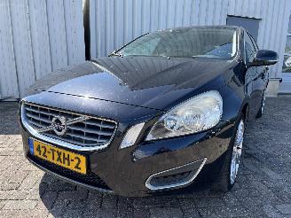 uszkodzony samochody osobowe Volvo V-60 V60 I (FW/GW) Combi 1.6 T3 16V (B4164T3(Euro 5)) [110kW]  (09-2010/12-=
2015) 2012/4
