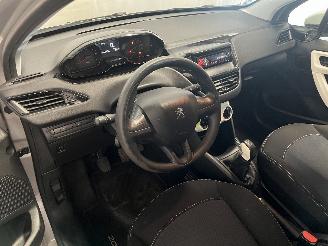Peugeot 208 208 I (CA/CC/CK/CL) Hatchback 1.0 Vti 12V PureTech (EB0(ZMZ)) [50kW]  =
(03-2012/12-2019) picture 11