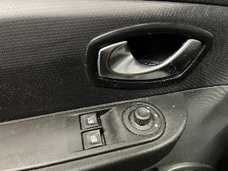 Renault Clio Clio IV Estate/Grandtour (7R) Combi 5-drs 1.5 Energy dCi 90 FAP (K9K-6=
29) [66kW]  (11-2012/08-2021) picture 21