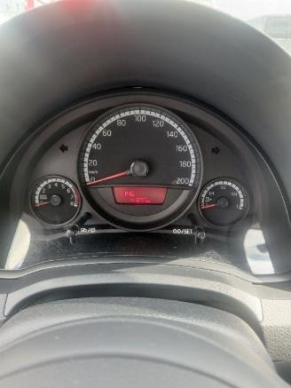 Volkswagen Up! Up! (121) Hatchback 1.0 12V 60 (CHYA) [44kW]  (08-2011/08-2020) picture 2