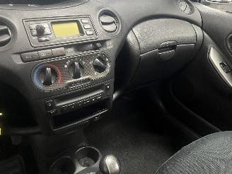 Toyota Yaris Yaris (P1) Hatchback 1.3 16V VVT-i (2SZFE) [64kW]  (04-2002/09-2005) picture 18